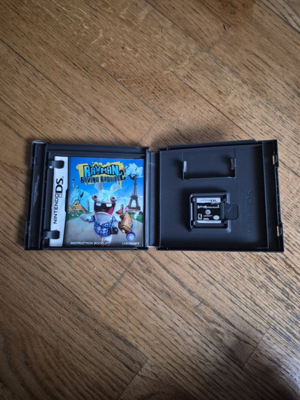Rayman Raving Rabbids 2 Nintendo DS Complete in Box Cart + Manual - Picture 2 of 3